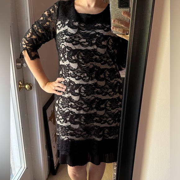 Cocktail dress lace overlay - Picture 2 of 10